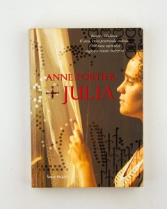 Julia, Fortier A.